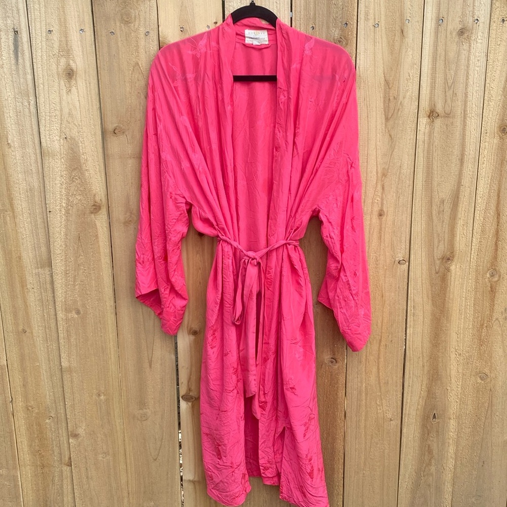 Vintage 1970s Silk Robe Dynasty Women Large Barbie Hot Pink Butterfly Embossed